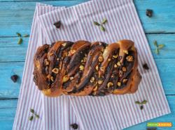 Babka con cioccolato, nocciole e cardamomo