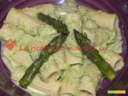 Pasta con crema di asparagi e zucchine