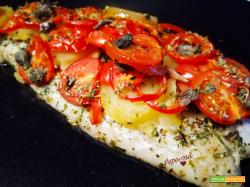 Merluzzo al forno con patate e pomodorini