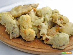 “E sciurill’ fritt”- fiori di zucca fritti