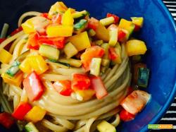 Spaghetti verdure e pasta d'acciughe