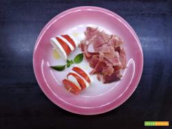 Caprese e prosciutto crudo