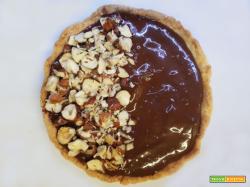 Crostata con nocciole e ganache fondente