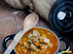 Zuppa di lenticchie e patate al curry