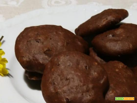 Biscotti al cioccolato fondente senza burro e uova
