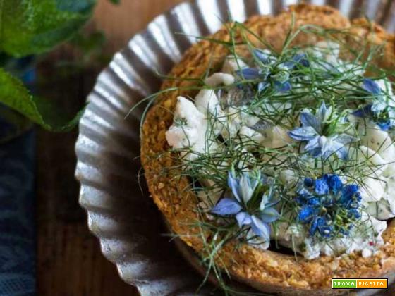 Sbrisolona salata con crema di caprino: aperitivo azzurro