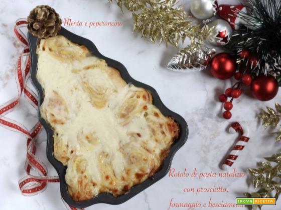 Rotolo di pasta natalizio con prosciutto, formaggio e besciamella