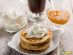 Pancake con latte di mandorla, colazione golosa