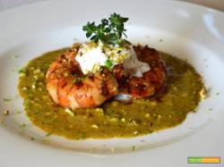 Gamberoni scottati al brandy con stracciatella