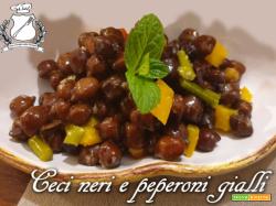 Ceci neri con peperoni gialli
