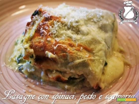 Lasagne con spinaci, pesto e scamorza