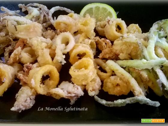 Fritto misto di calamari ,anelli di cipolle e bastoncini di zucchine