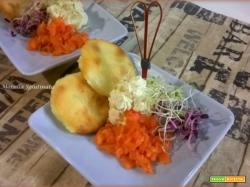 Panetti al sale rosa con spuma di robiola con salmone