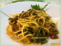 Spaghetti con cime di rapa acciughe e olive