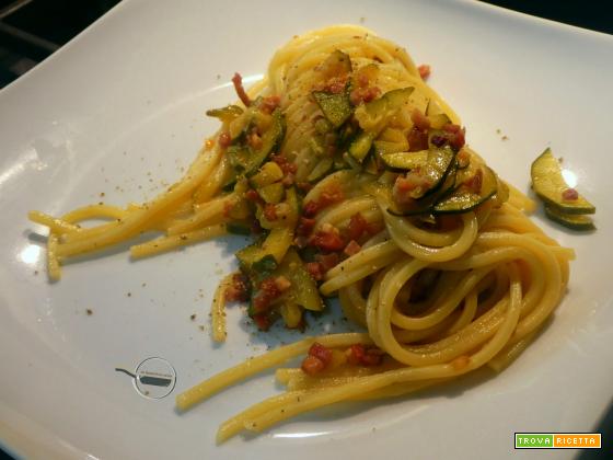 Spaghetti quadri, speck e zucchine…
