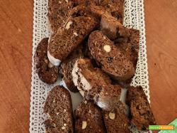 BISCOTTI DI FARINA DI CASTAGNE E CIOCCOLATO