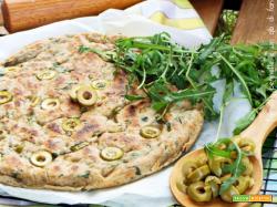 Pizza integrale olive e rucola cotta in forno