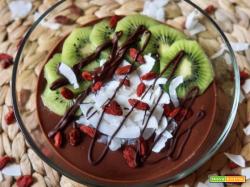 Smoothie bowl vegana al cioccolato e maca