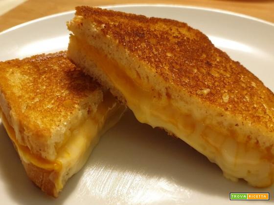Toast al formaggio (Grilled Cheese Sandwich)