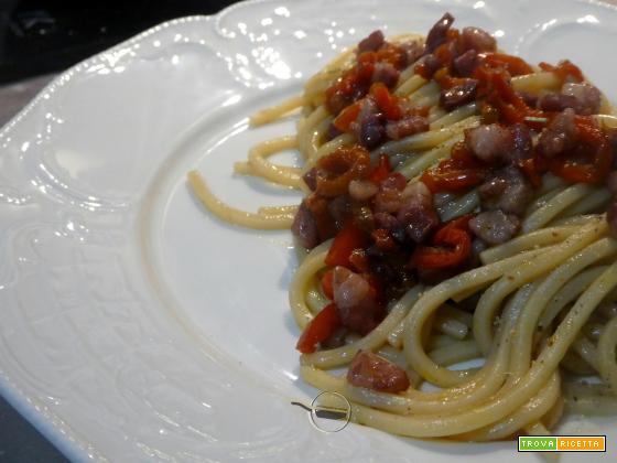 Spaghetti peperoni e pancetta