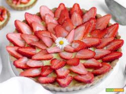 Crostata di fragole fresche vegan