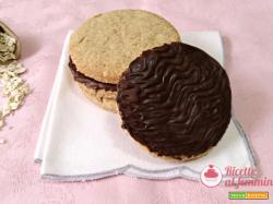 Biscotti digestive con copertura al cioccolato