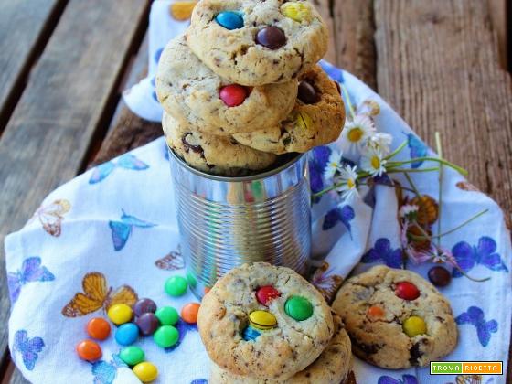 Cookies con cioccolato, nocciole e smarties