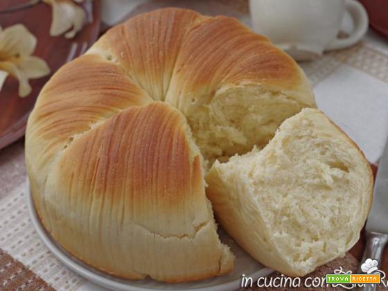 Brioche gomitolo (wool roll bread)
