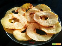 Chips di mele in friggitrice ad aria