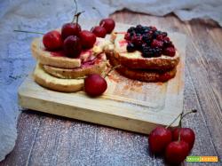 Pain perdu alle ciliegie e frutti di bosco (Francia)