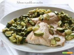 Salmone in padella con zucchine