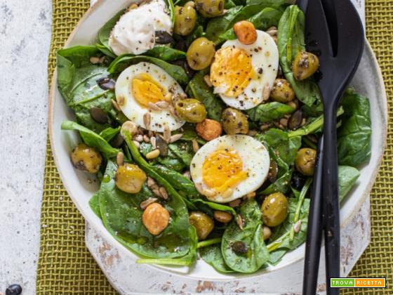 Insalata di spinaci e uova: ricetta estiva