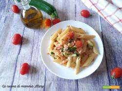 Pasta con salmone zucchine e pomodorini