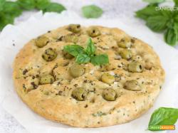 Focaccia al Basilico e Olive con Lievito Istantaneo