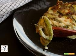 Non è una lasagna, non è una parmigiana ma una teglia golosa di zucchine al pesto e Crème fraîche in friggitrice ad aria