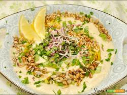 Dip di fagioli cannellini e cipolle con germogli