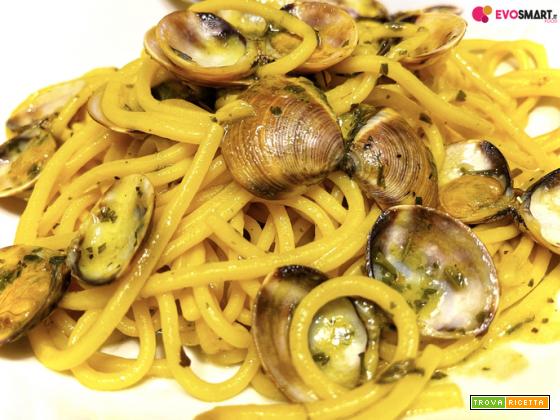 Spaghetti vongole e zafferano: alternativa gustosa