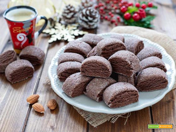 Biscotti di Natale morbidi al cacao e spezie