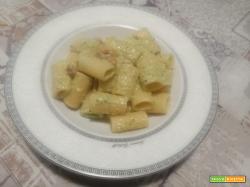 Mezzemaniche con pesto di zucchine e pancetta