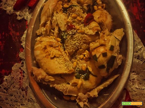 Pollo bollito all’olio piccante (Cina)