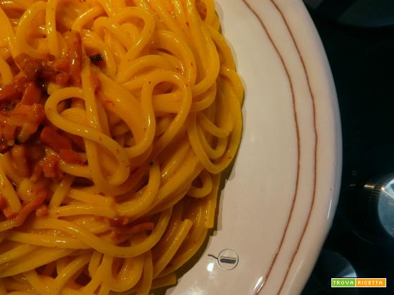 Spaghetti quadri allo speck e zafferano