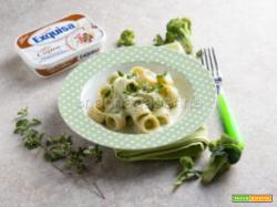 Pasta alla crema di broccoli, un piatto da leccarsi i baffi