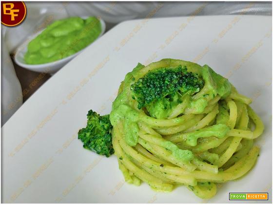 Spaghettoni cacio e pepe con crema di broccoli