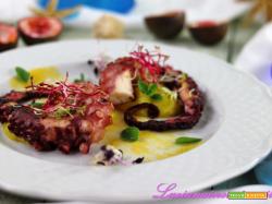 Polpo cotto in pentola di ghisa
