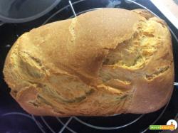 Pane misto semola di grano duro con la macchina del pane