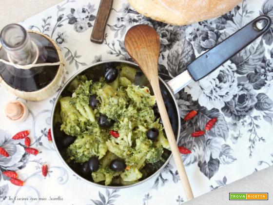 Broccolo ripassato con olive e peperoncino