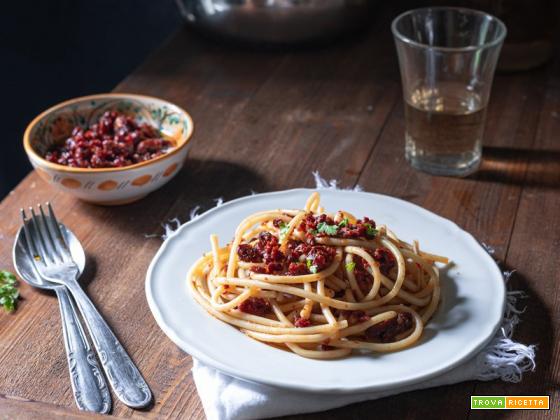 Spaghetti aglio olio e pomodoro secco