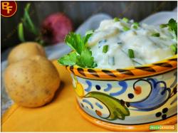 Patate al vapore con panna acida alle erbe