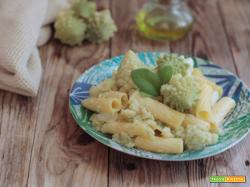 Pasta con broccolo romano e acciughe