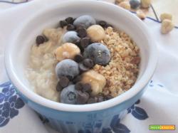 Porridge mirtilli e nocciole